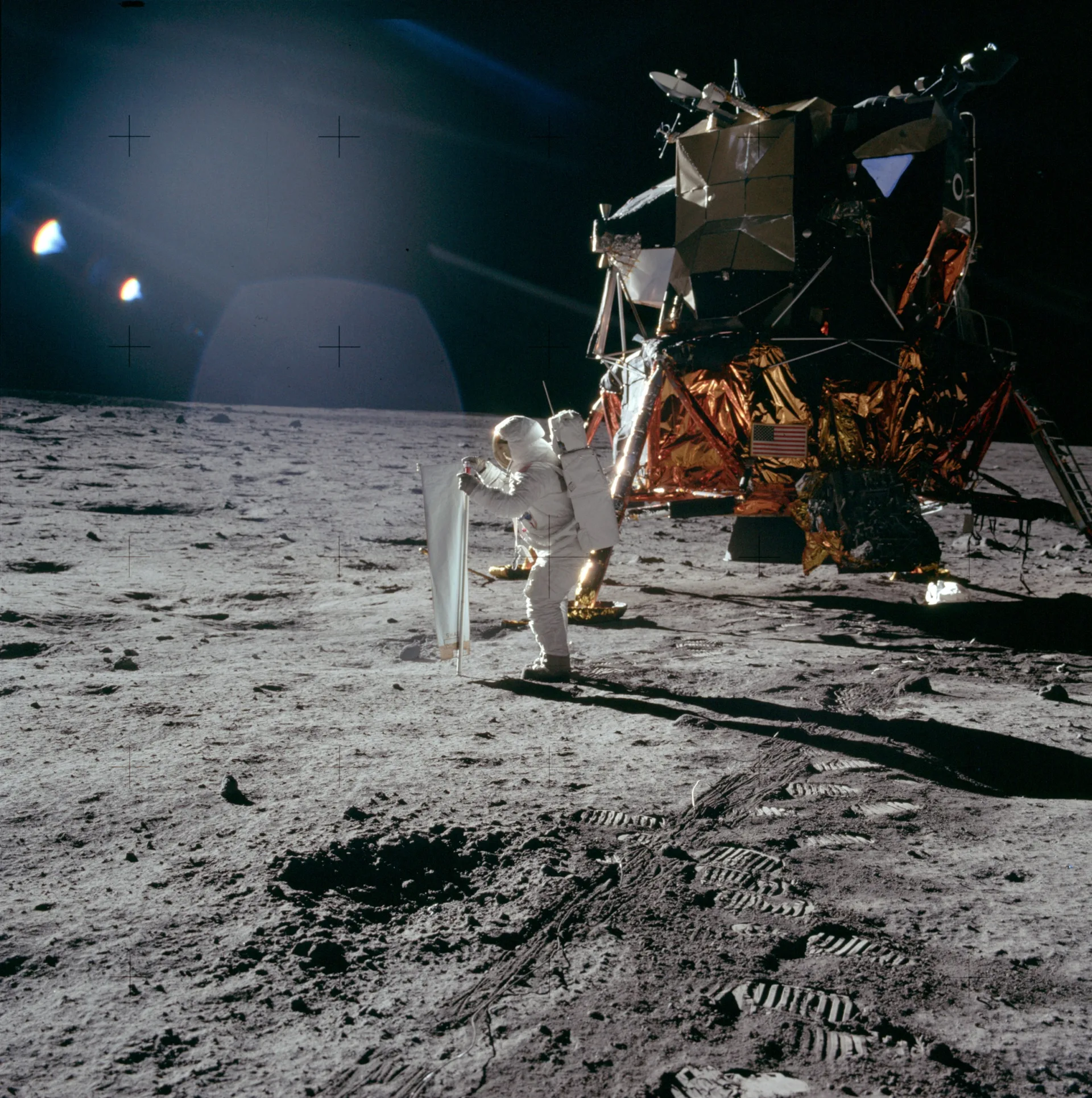Apollo 11'in Ay'da yakaladığı Güneş: alüminyum folyodaki rüzgâr