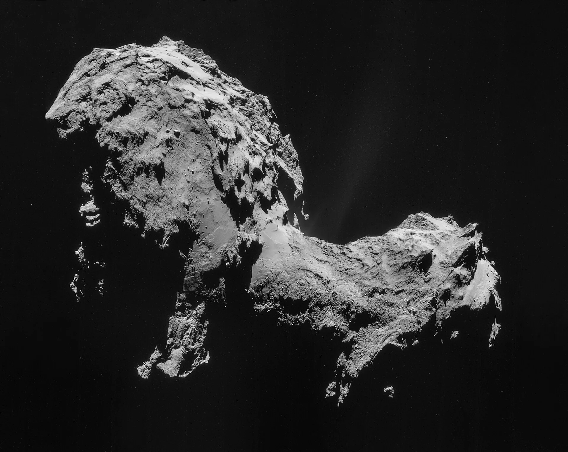 Rosetta'nın 19 Eylül 2014'te 28,6 km uzaklıktan çektiği dört görüntüden oluşan 67P/Churyumov-Gerasimenko mozaiği