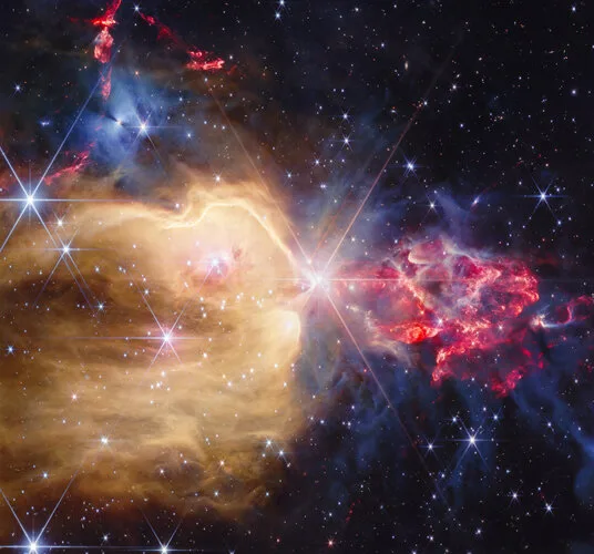 Webb, NGC 7129'da genç yıldızların oyduğu dev kovuğu görüntüledi