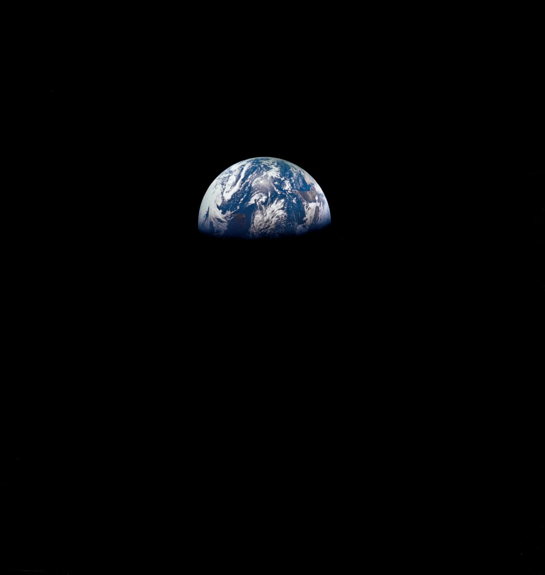 Apollo 8 uzay aracından, Ay'dan dönüş yolunda çekilen Dünya (1968)