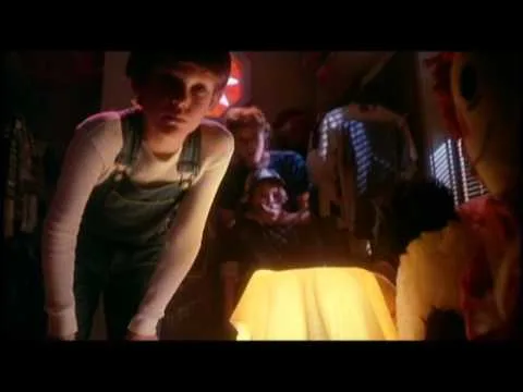 E.T. Dünya Dışı filmi fragmanı: çocuk ile unutulan uzaylı