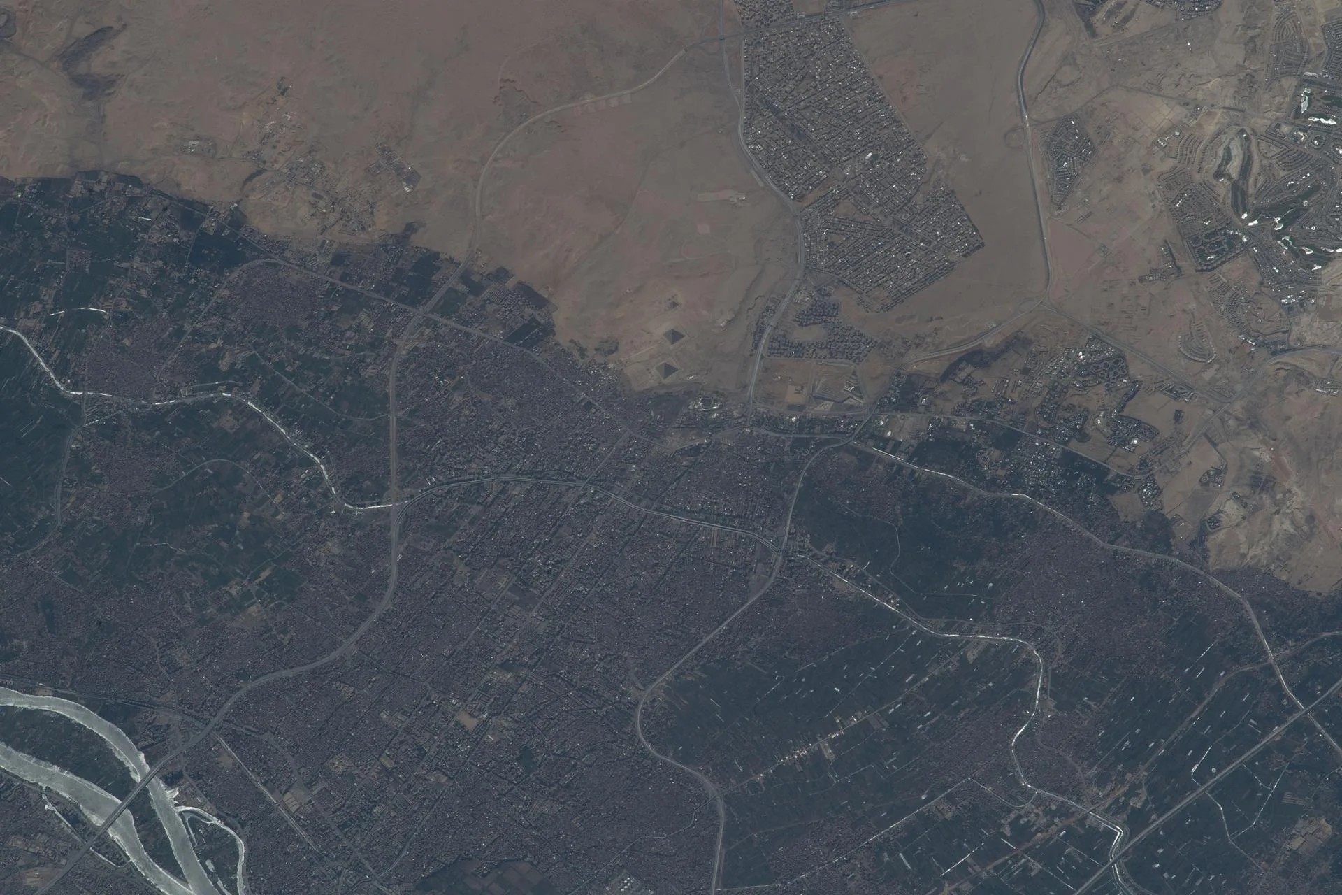 Uluslararası Uzay İstasyonu'ndan Giza piramitleri ve Nil Nehri'nin bir bölümü