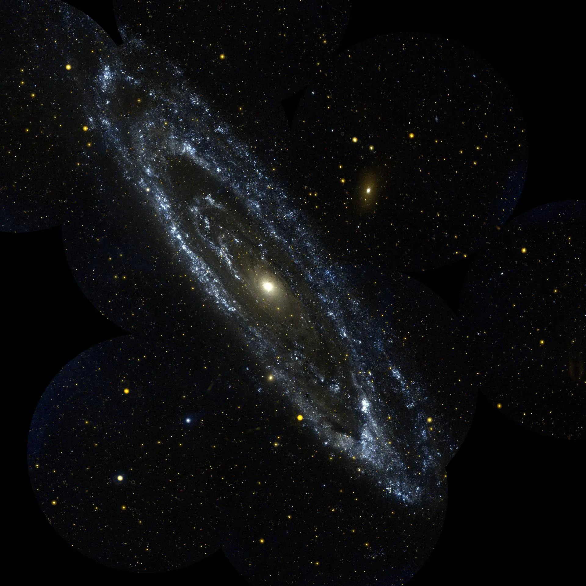 Andromeda Galaksisi (M31), NASA'nın GALEX teleskobuyla morötesinde. Hubble 1923'te bu galakside bulduğu Sefeid değişenleriyle Andromeda'nın Samanyolu'nun dışında ayrı bir galaksi olduğunu göstermişti.