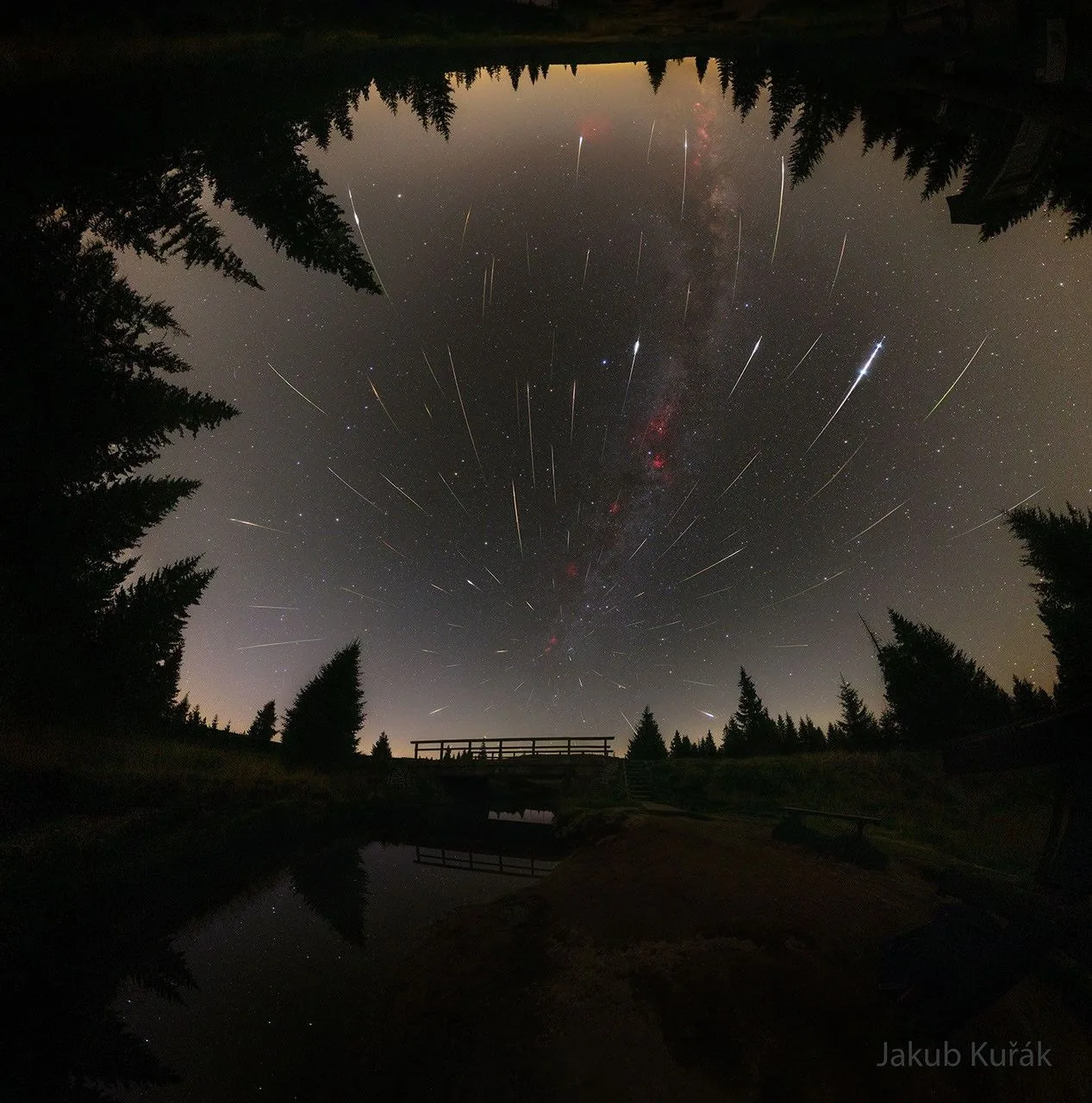 Perseid meteorları neden hep Perseus'tan geliyormuş gibi görünür?