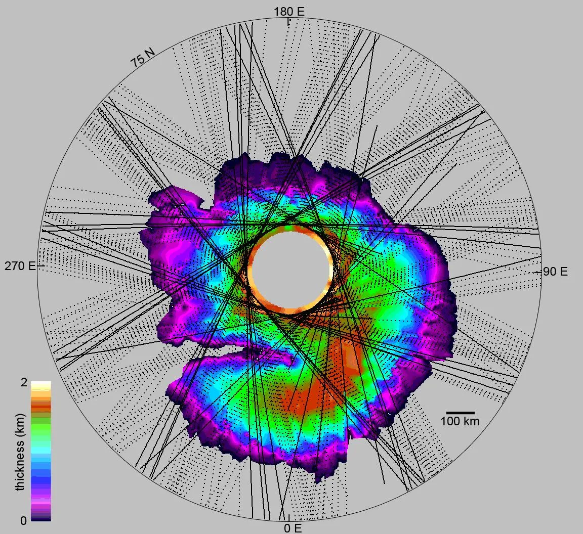 Mars Reconnaissance Orbiter'ın SHARAD radarıyla incelenen kuzey kutup buz başlığı. Radar, buz katmanlarının kalınlığını ve iç yapısını ölçebiliyor.
