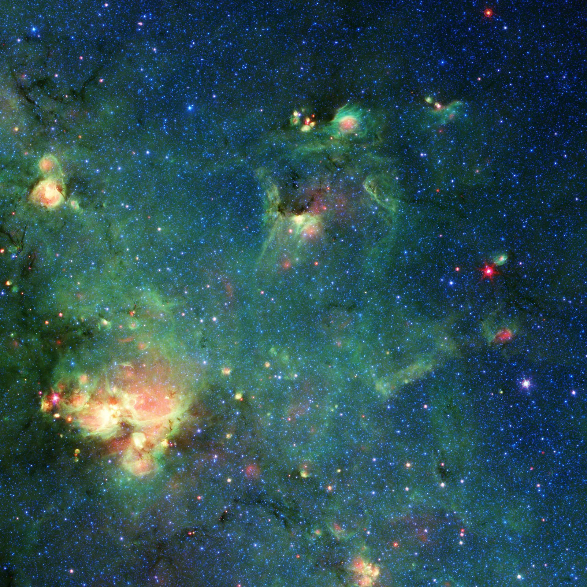 Spitzer'in GLIMPSE taraması sırasında Yay takımyıldızı yönünde görüntülediği, Godzilla'yı andıran bulutsu