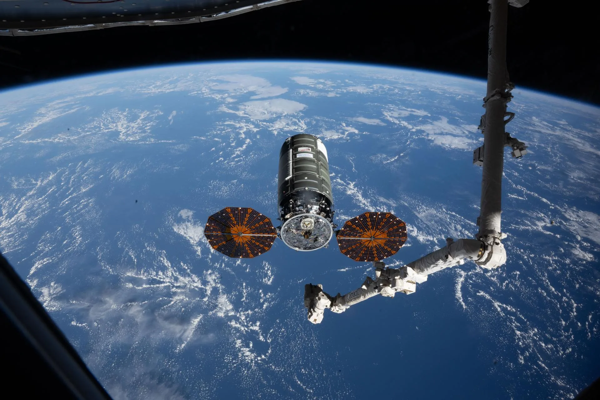 Cygnus XL altı aylık ikmal görevinin ardından ISS'ten ayrılıyor