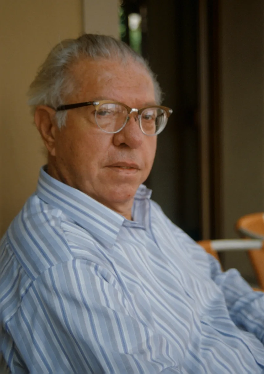 Fred Hoyle, Mayıs 1988. 1953'te karbon-12 çekirdeğinde bir rezonans öngörmesi, antropik akıl yürütmenin en çok anlatılan örneği oldu.