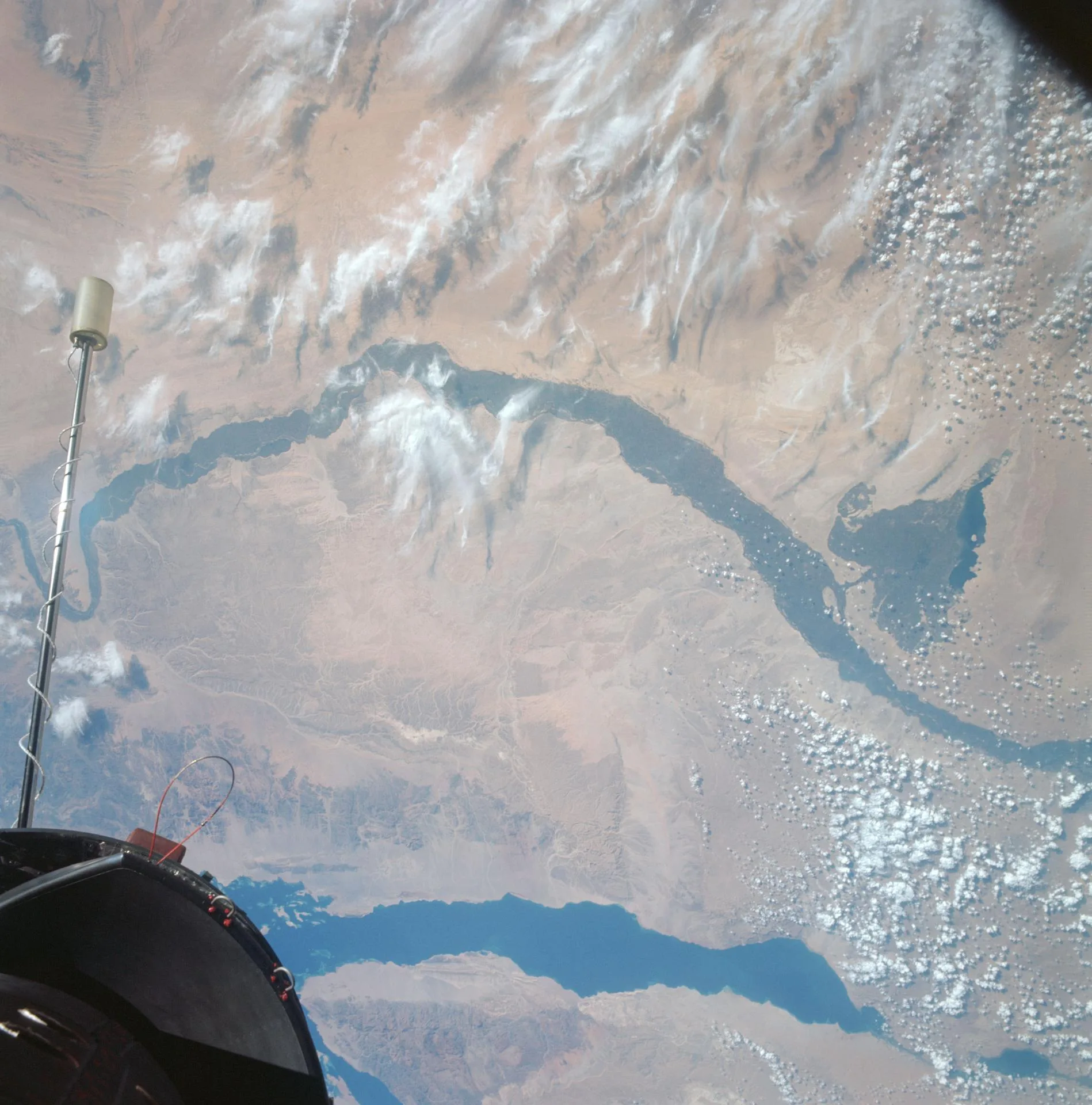 Gemini 12 astronotlarının 13 Kasım 1966'da yörüngeden çektiği Nil Vadisi, Süveyş Körfezi ve Sina
