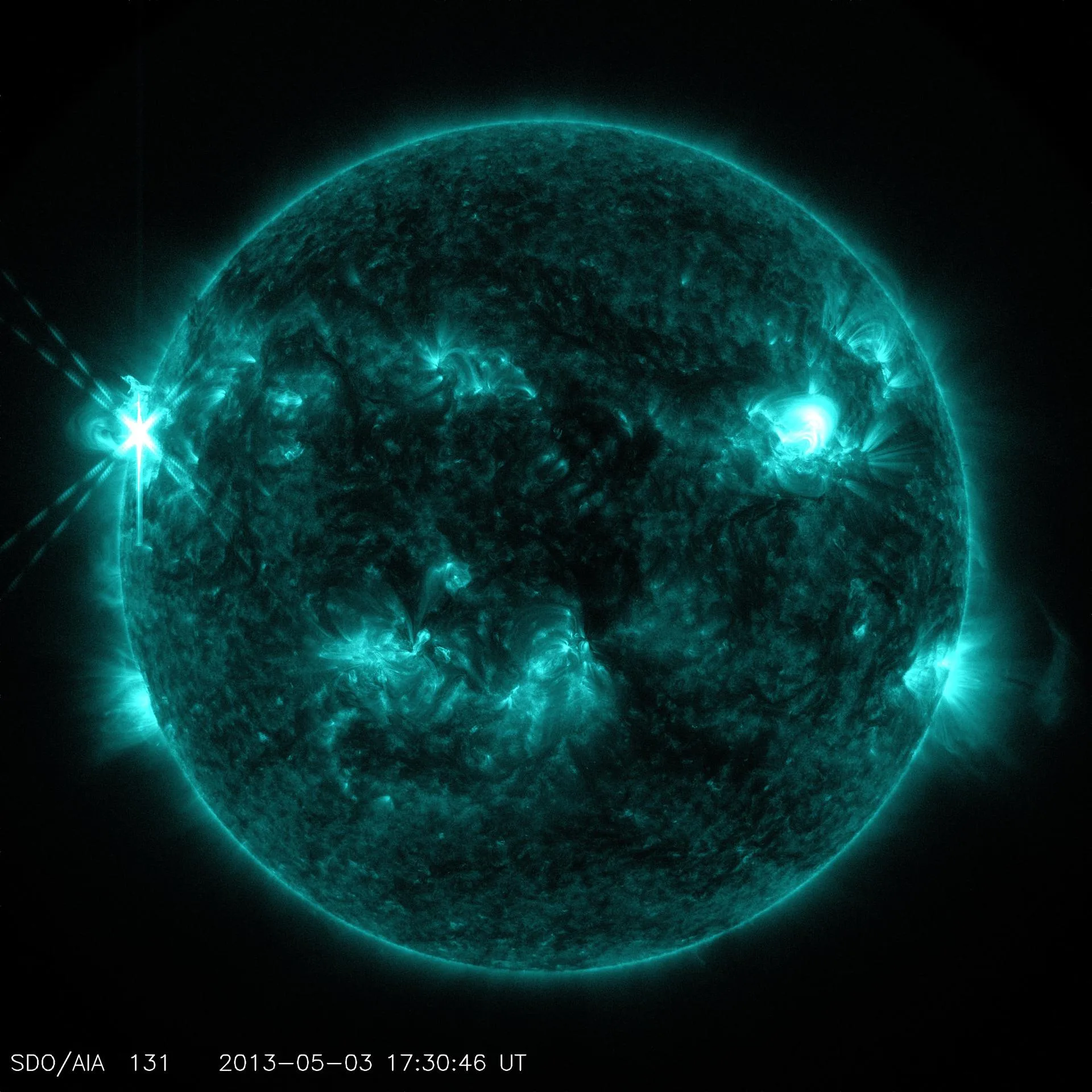 NASA'nın Güneş Dinamikleri Gözlemevi'nin 3 Mayıs 2013'te görüntülediği M5.7 sınıfı bir Güneş patlaması