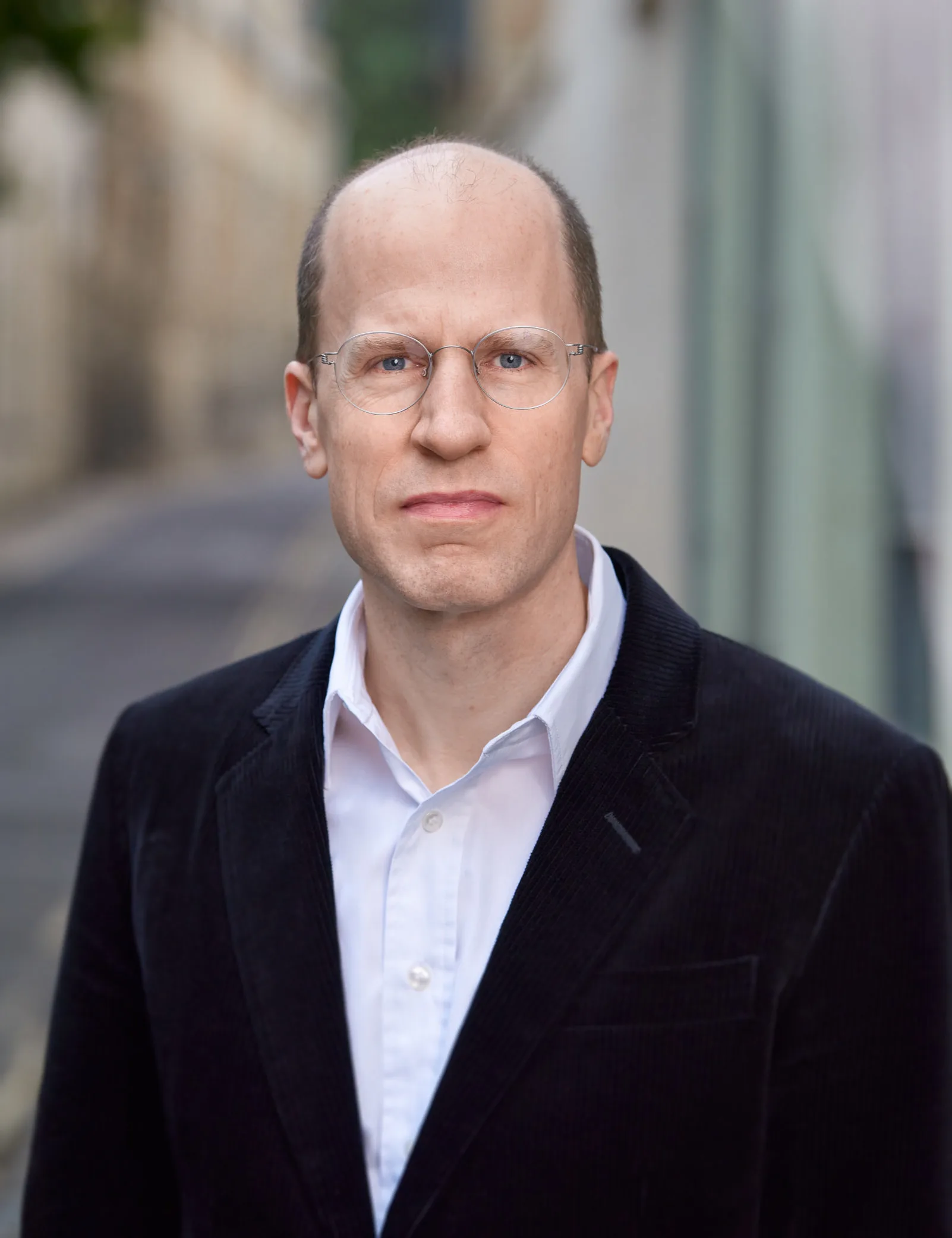 Nick Bostrom. 2003 tarihli makalesi, simülasyon tartışmasını felsefi bir sezgiden olasılığa dayalı bir argümana dönüştürdü.