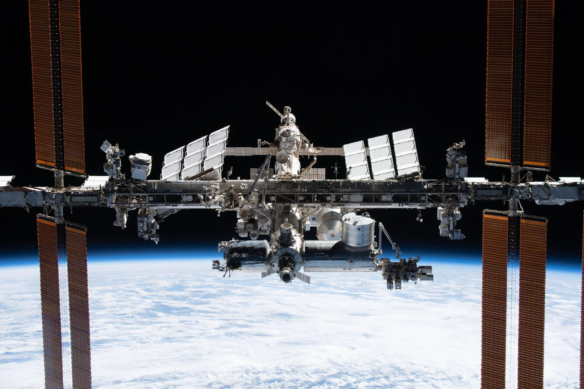 ISS'i sanal gezin: video turlar ve canlı yayınlar