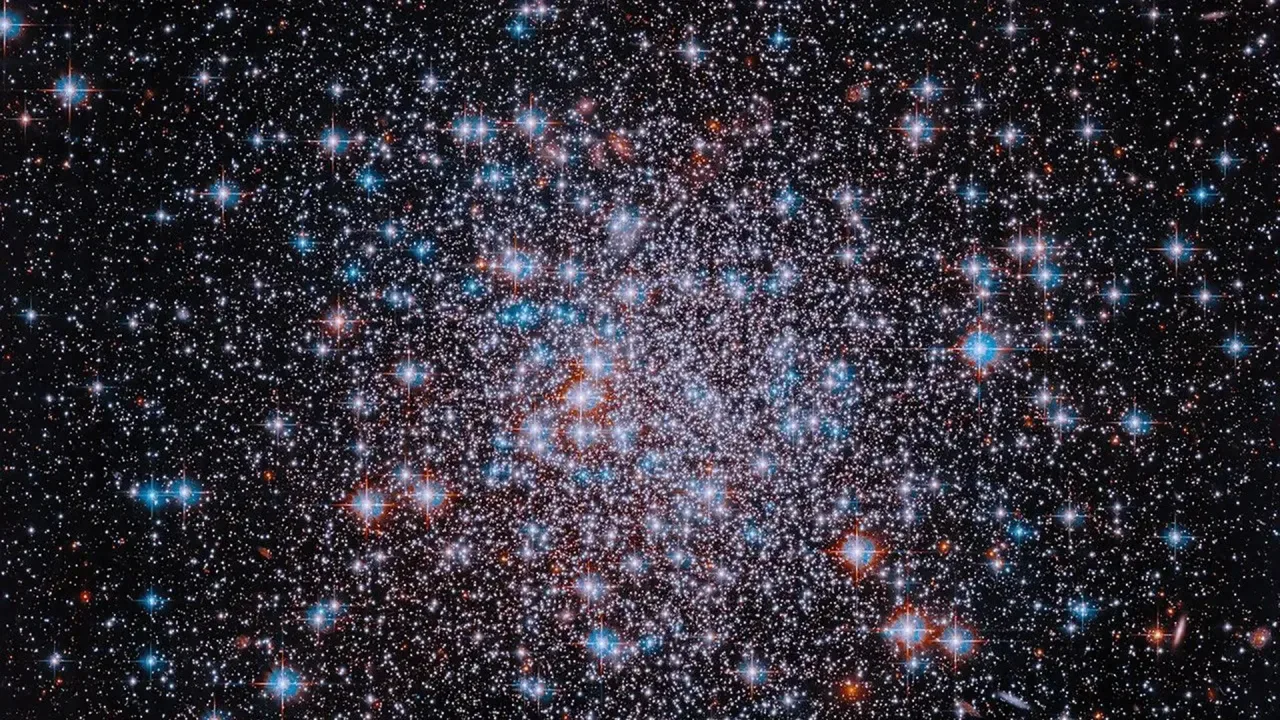 Hubble'dan Bir Yıldız Maytabı: Evrenle Neredeyse Yaşıt Küresel Küme NGC 6426