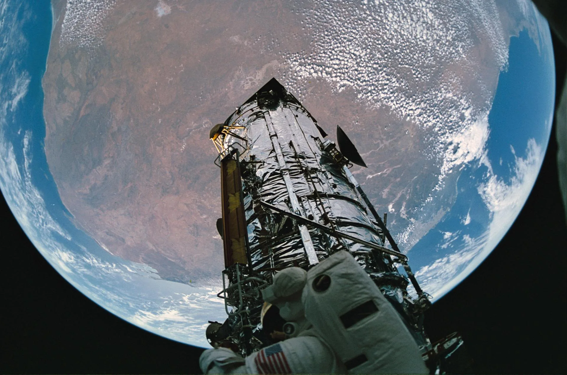 Magnificent Desolation: Walking on the Moon 3D