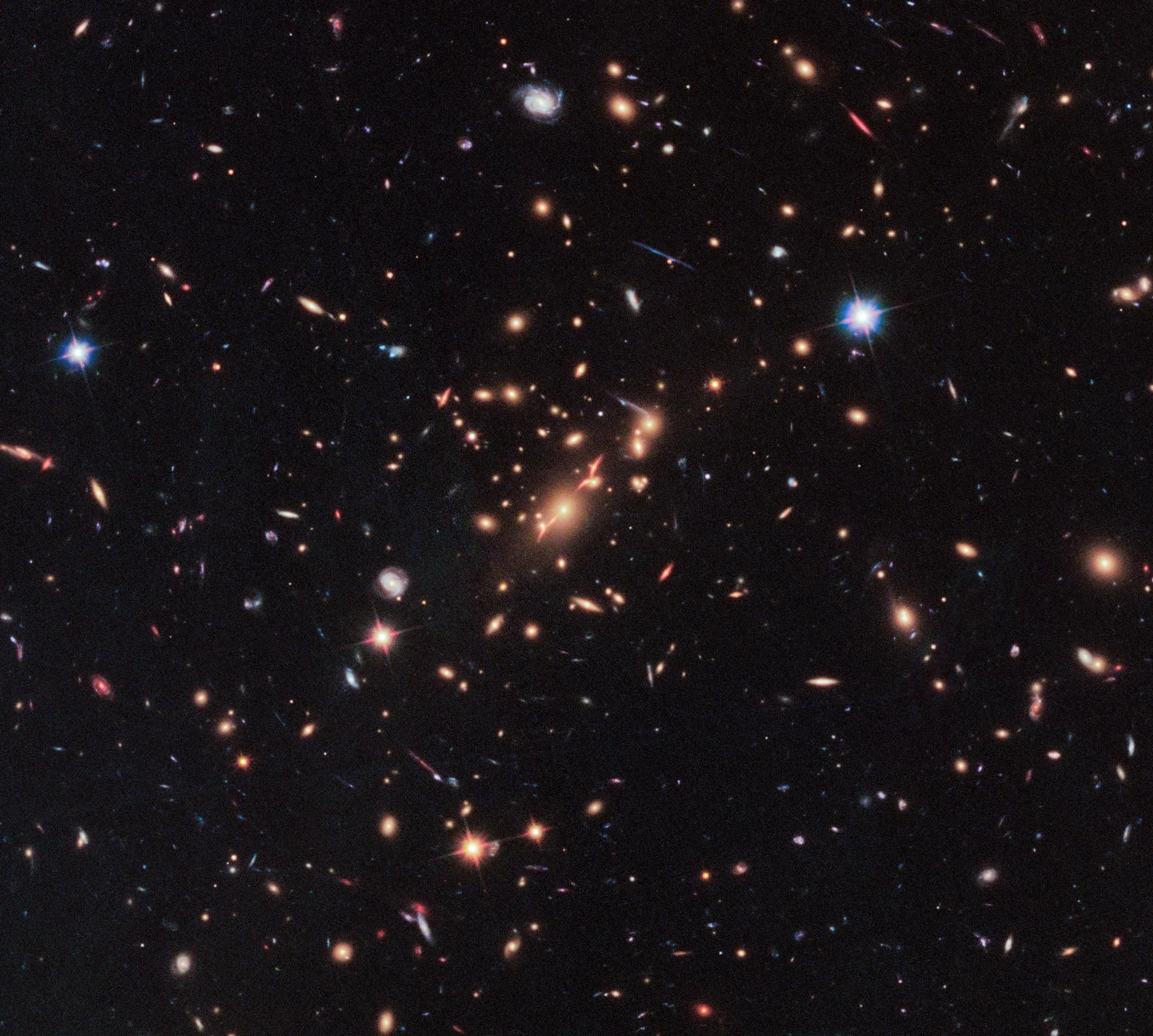 Hubble'ın doğal bir kütleçekimsel mercek yardımıyla bulduğu, Büyük Patlama'dan birkaç milyar yıl sonra yıldız üretmeyi bırakmış yoğun ve hızlı dönen disk gökada